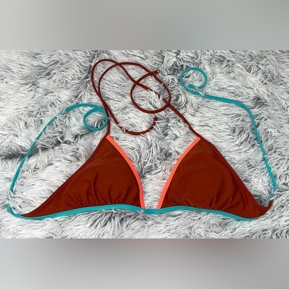 BUNDLE of Medium size bikini tops 1 Abercrombie 2 Aerie EUC - Picture 7 of 10